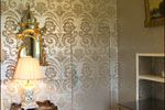 Contrast of hanging wallpaper